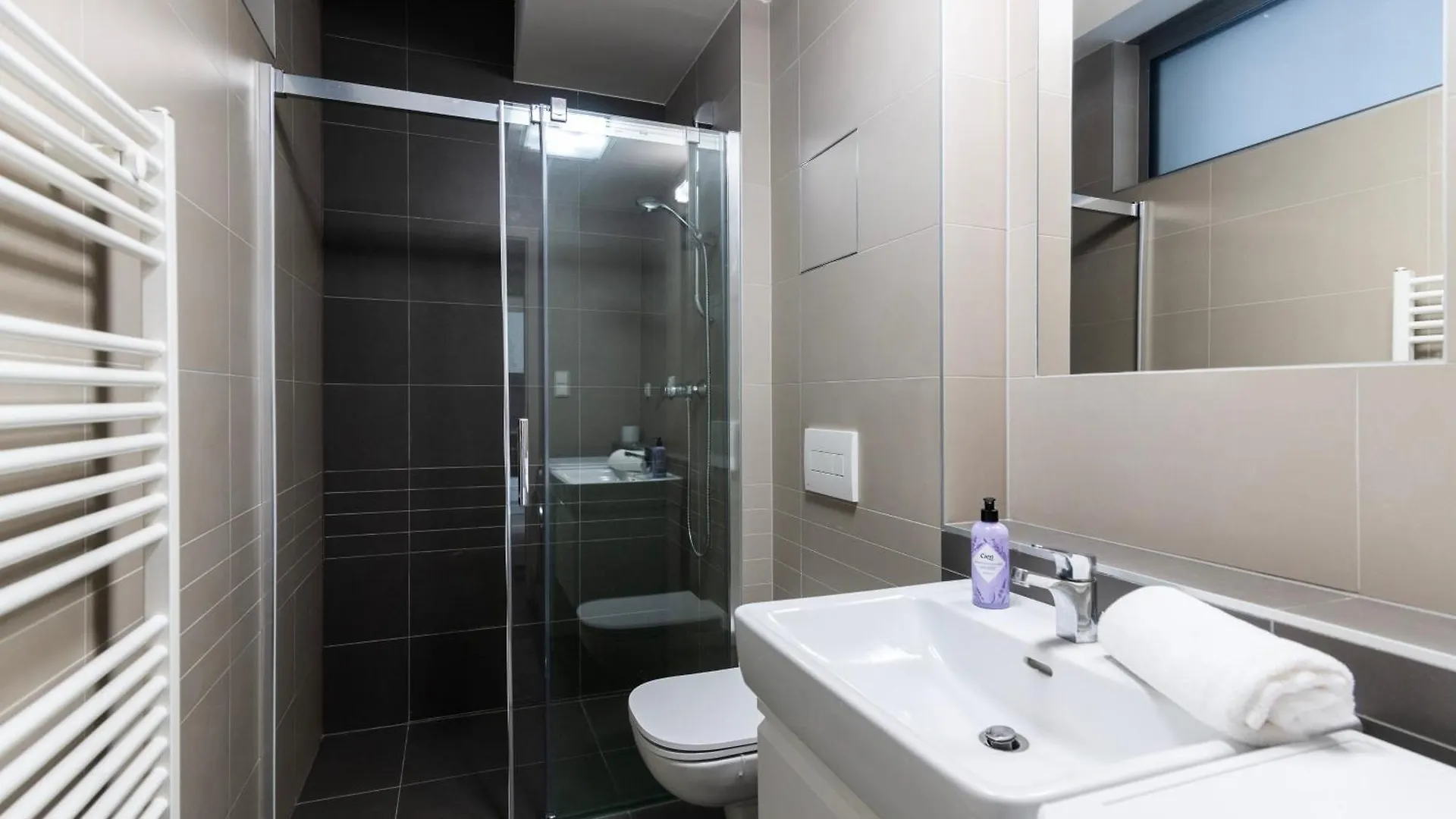 12 Min Centrum, 200Mb Wifi, Onsite Supermarket Praag Appartement