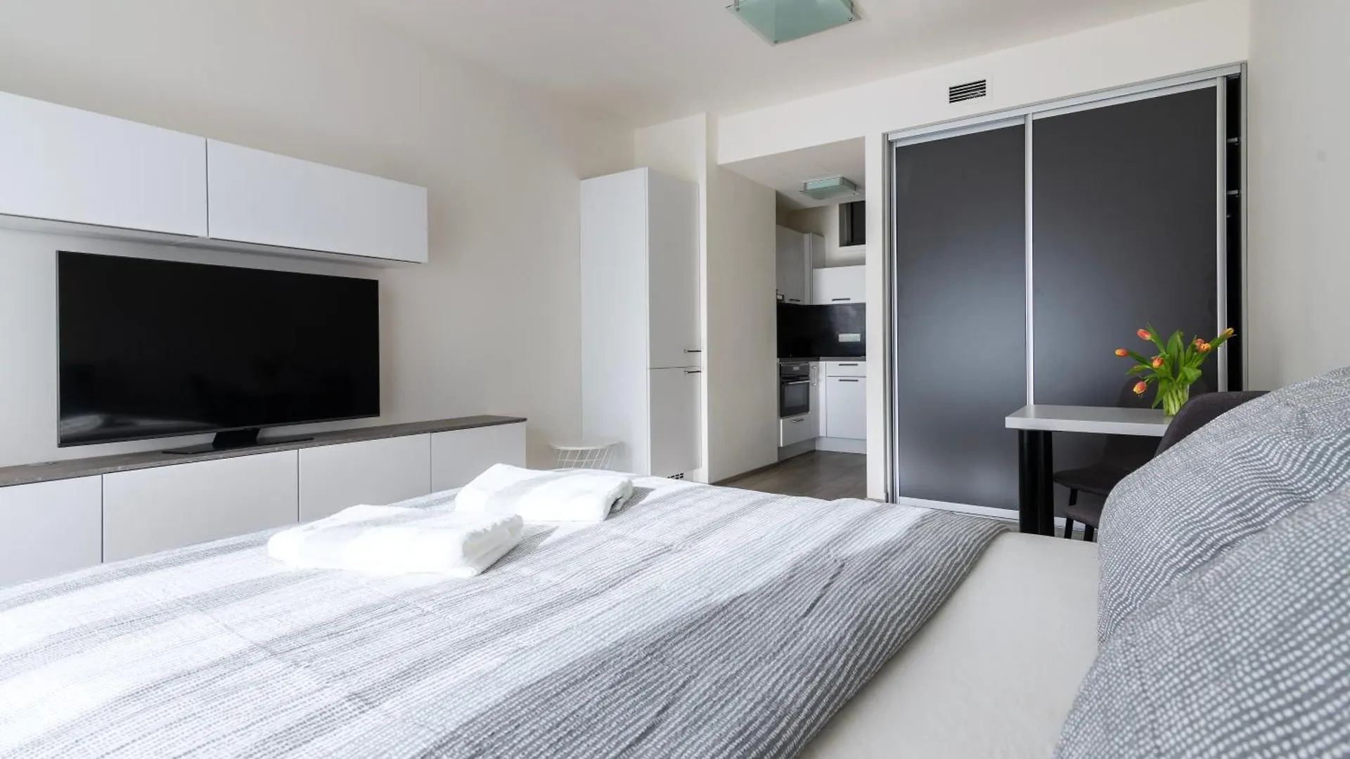 12 Min Centrum, 200Mb Wifi, Onsite Supermarket Prag Apartment